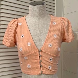 BUTTON FRONT FLOWERY CROP TOP